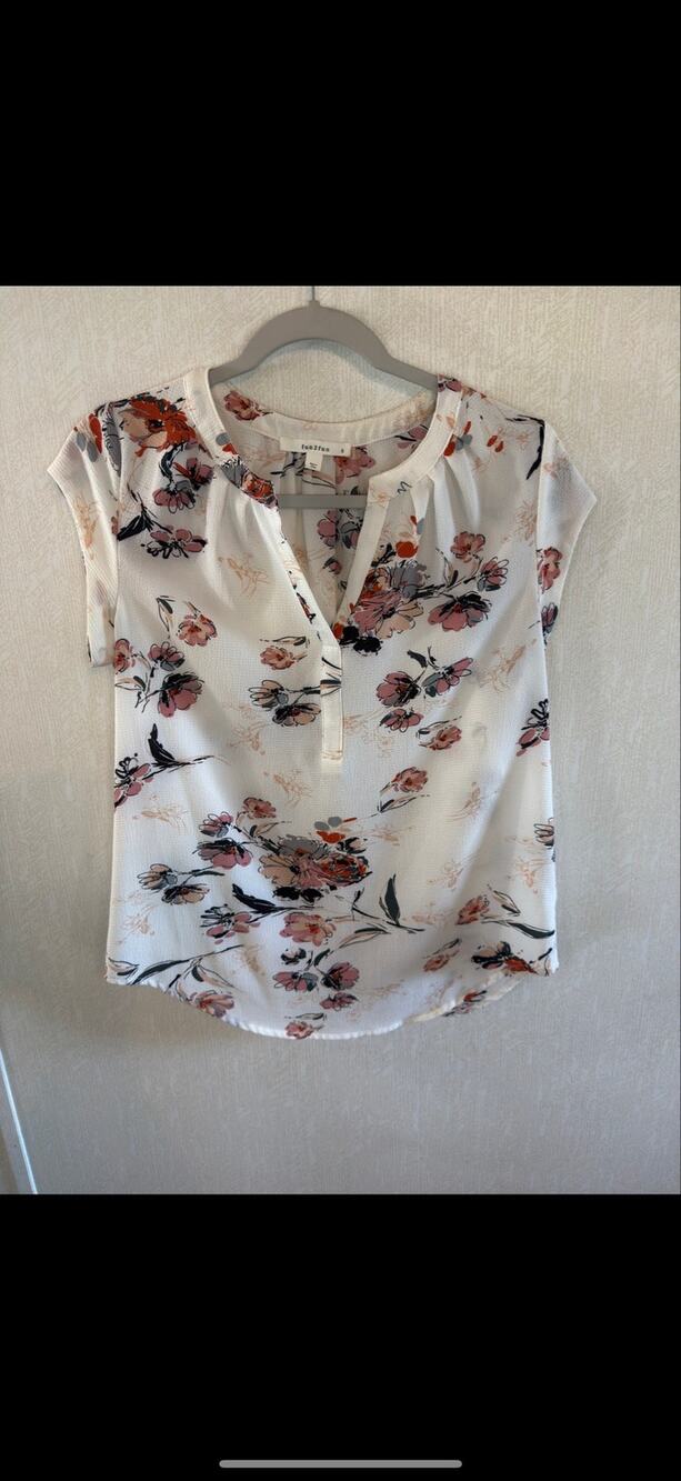 Fun2Fun Floral Split Neck Blouse Ivory Pink Size Small